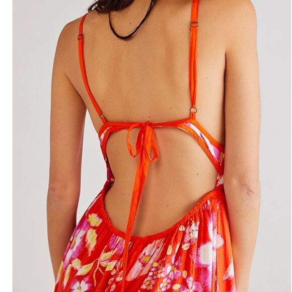 Wisteria Floral Print V-Neck Cut-Out Sleeveless Open Tie Back Detail Max… - Picture 5 of 6